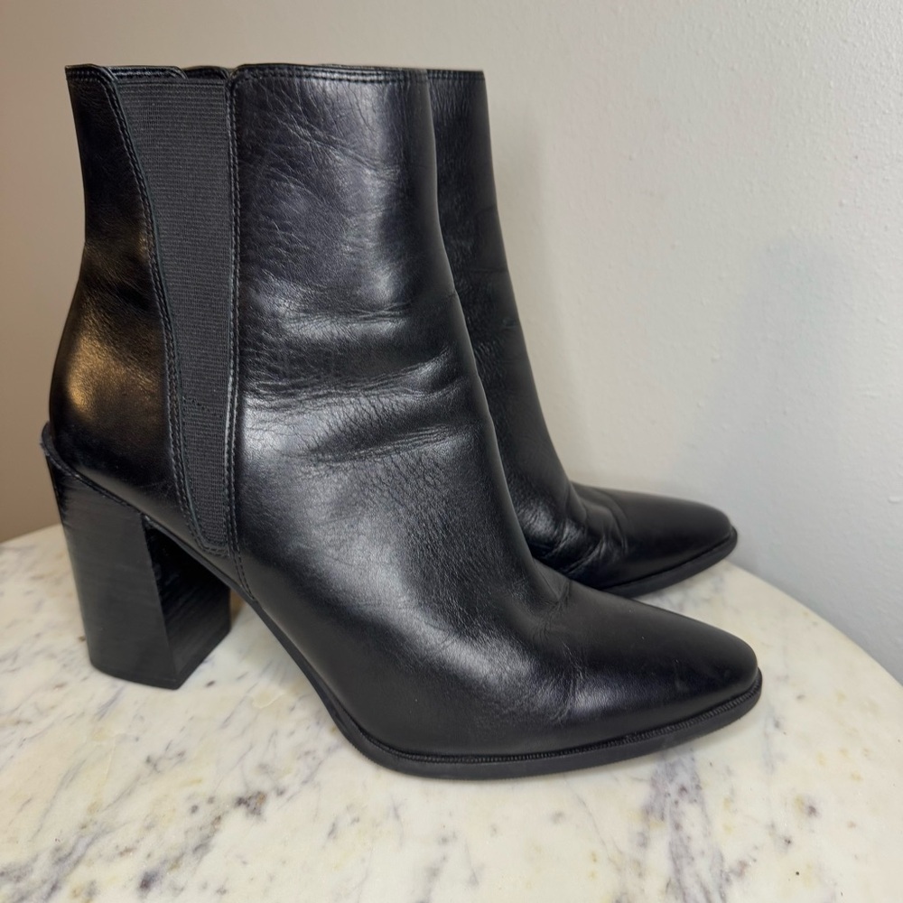 Nine West Booties Size 8.5 black Leather
Heels shoes